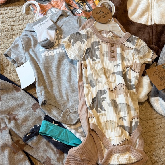 Mixed Clothing Bundle - Picture 4 of 11